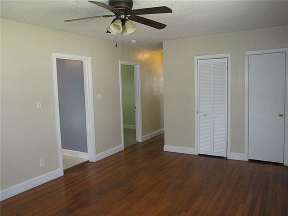 4th image of 9 Sunset Ln