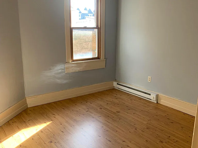 114 N Ferguson St — Photo 8