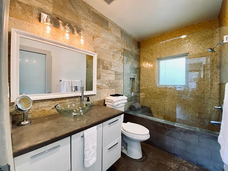 1258 N Curson Ave — Photo 8