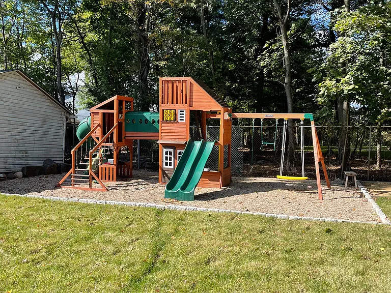 237 Boyden Ave — Photo 34