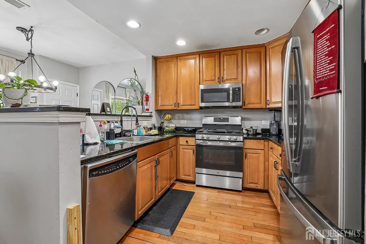 4 bed, 3.0 bath, 2349 sqft, $3,800 — Photo 3