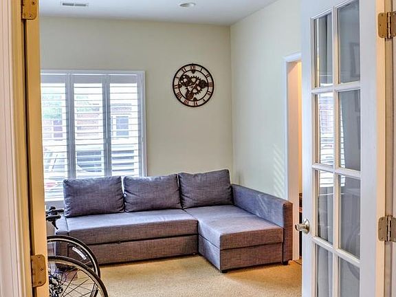 Office/basement bedroom