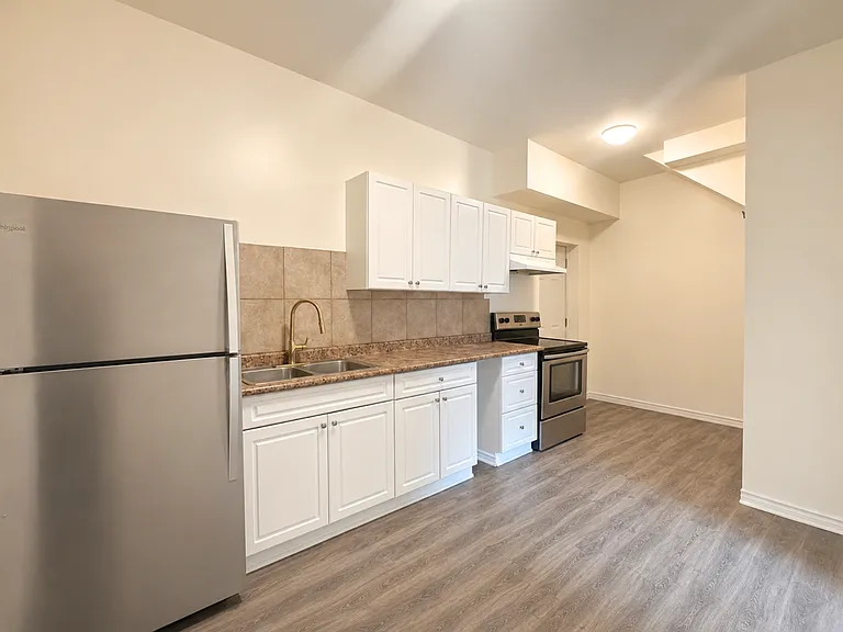 3 Clinton St — Photo 2