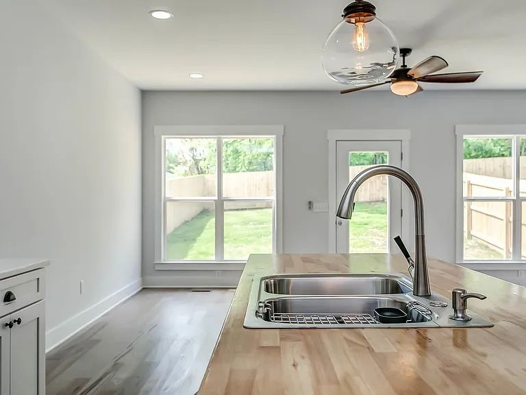 1012 Maynor Ave #D — Photo 5