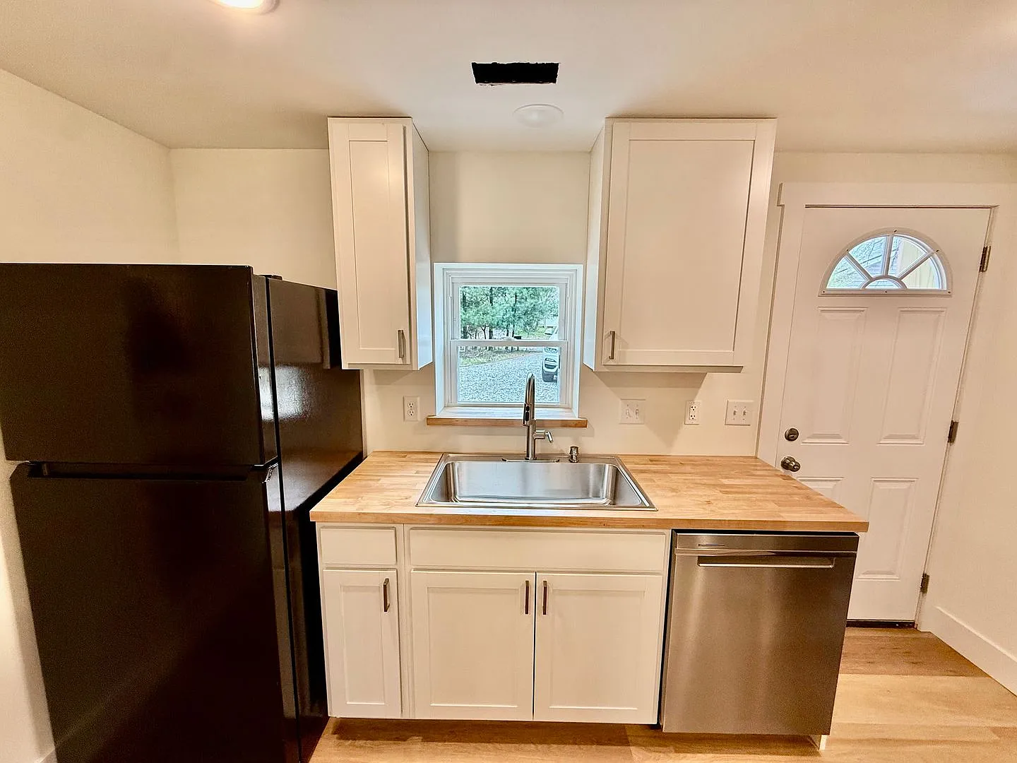 3 Bdrm Close to Campus! Monthly rent $1,500 — Photo 3