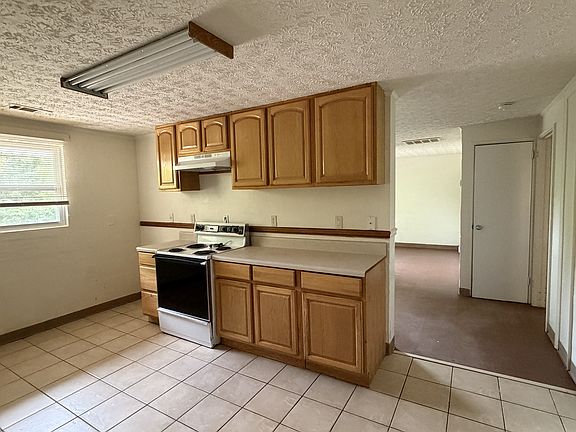 4th image of 833 E Tinsley St #B