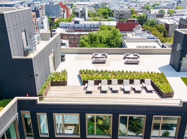 65 Dupont Street image 22 of 35