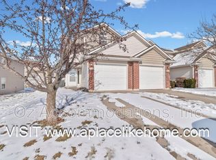 807 SW Imperial Ln, Lees Summit, MO 64064
