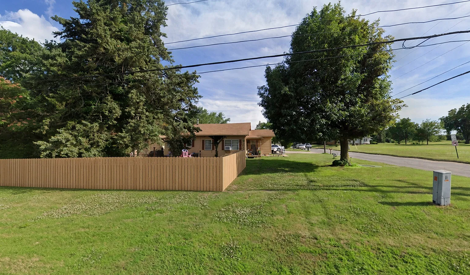 3 bed, 1116 sqft, $985 — Photo 2