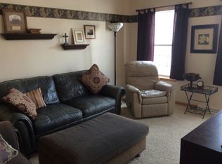 3280 S Highpointe Dr, New Berlin, WI 53151
