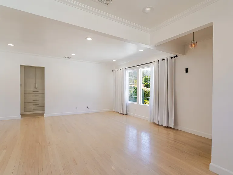 3960 Mayfield Ave — Photo 8
