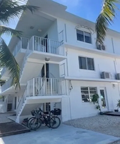 121 Ocean Dr — Photo 4