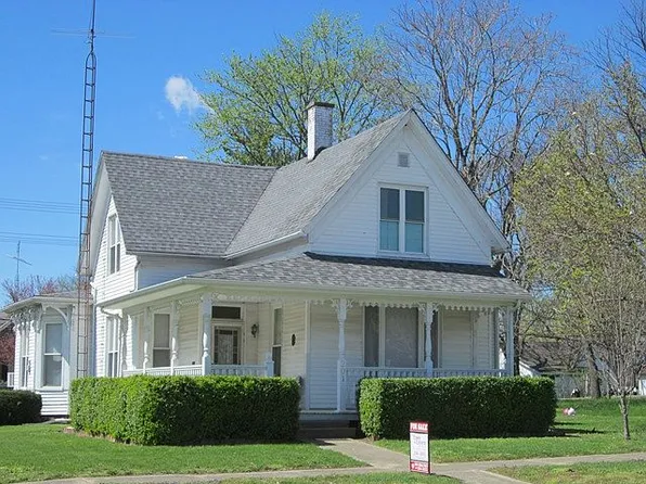 201 5th St, Carmi, IL 62821