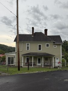 24 Hillcrest Avenue, Cameron, WV, 26033