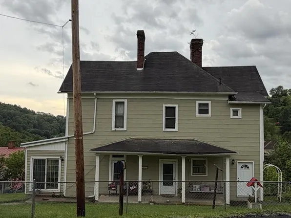 24 Hillcrest Avenue, Cameron, WV 26033