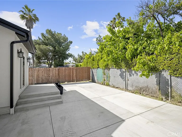 13721 Pierce St — Photo 26