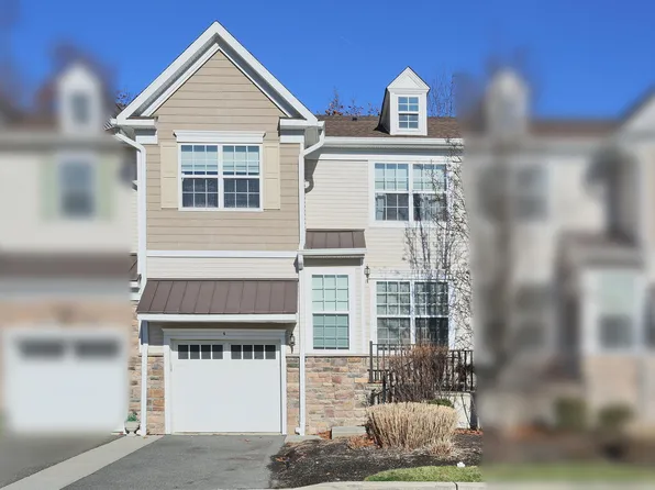 4 Masterson Ct, Waldwick, NJ 07463