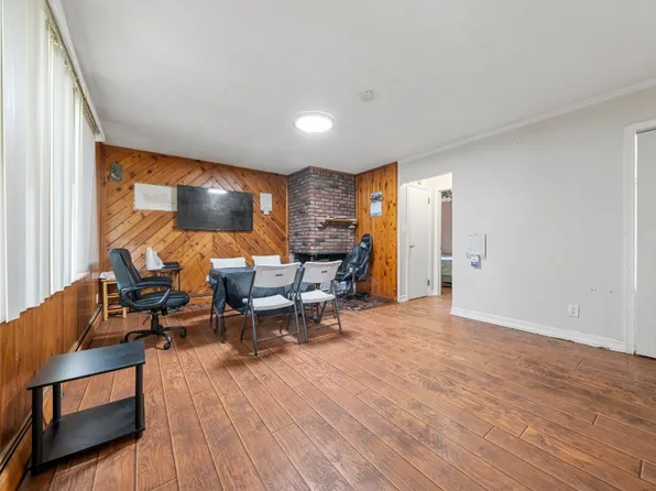 (undisclosed Address), Copiague, NY 11726