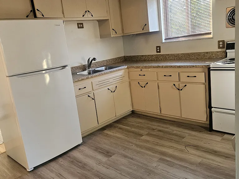 1285 W Clifton Blvd #6 — Photo 4