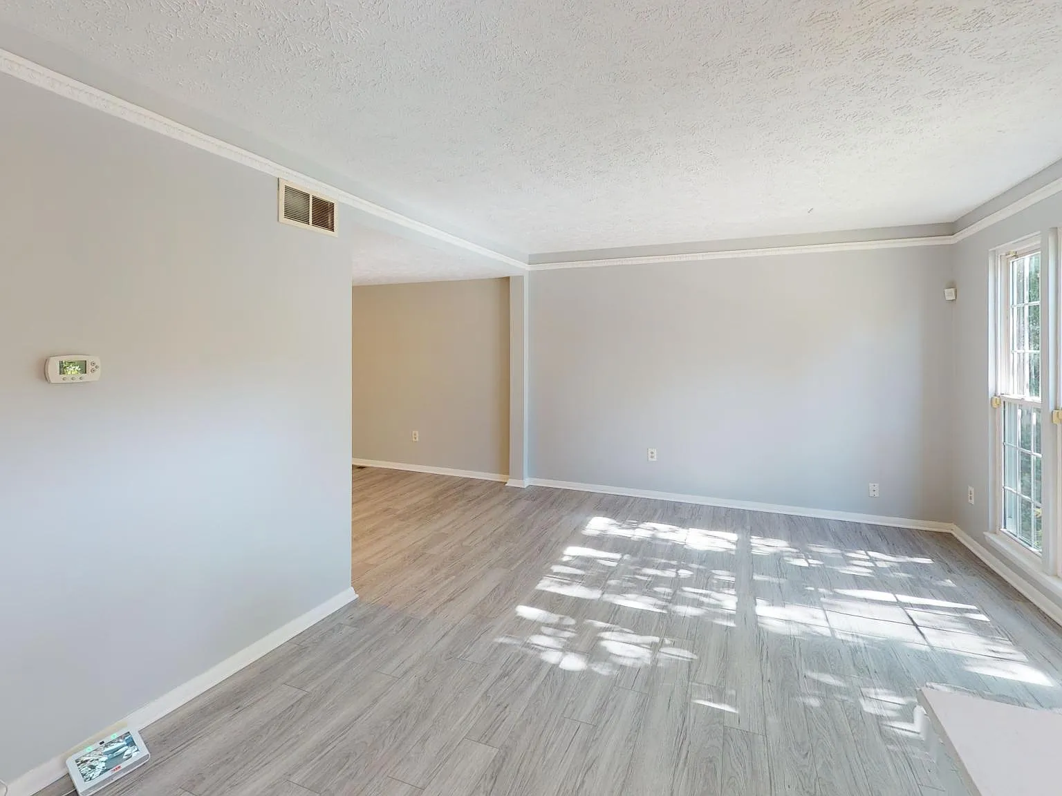 4 bed, 2.5 bath, 2000 sqft, $2,600 — Photo 3