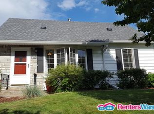 2570 Wheeler Ave N, Roseville, MN 55113