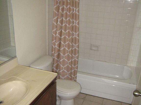 3rd image of 805 Rock Springs Dr APT 102