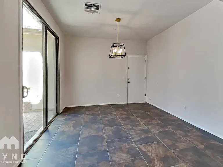 2433 W Horsetail Trl — Photo 7