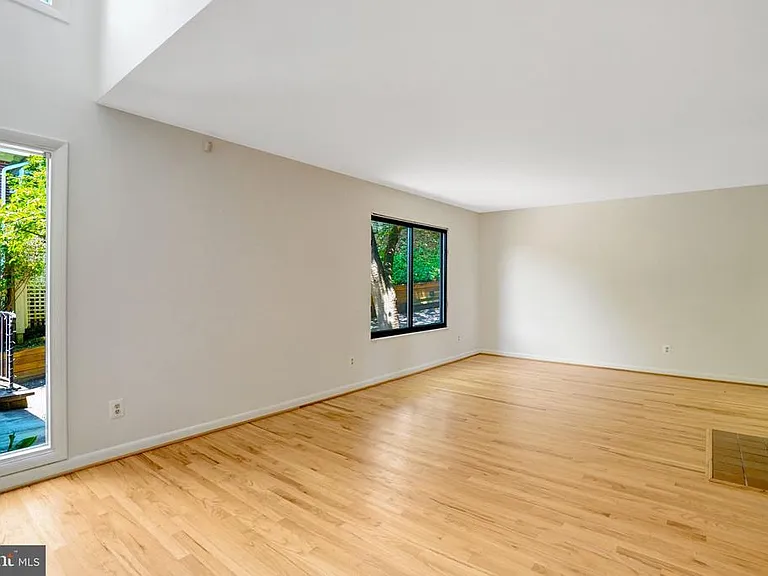 203 W Glendale Ave — Photo 20