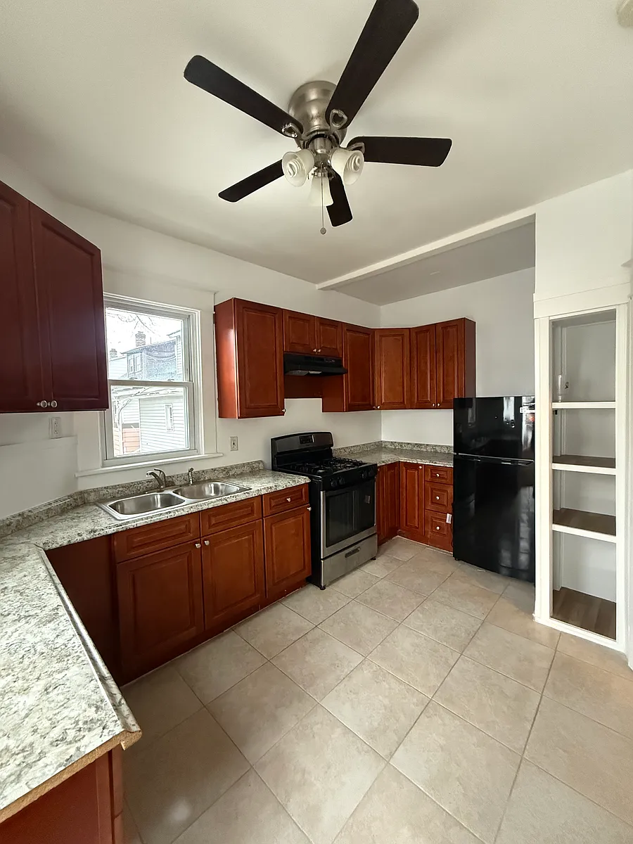 Building Photo - 337 Myrtle Ave #2