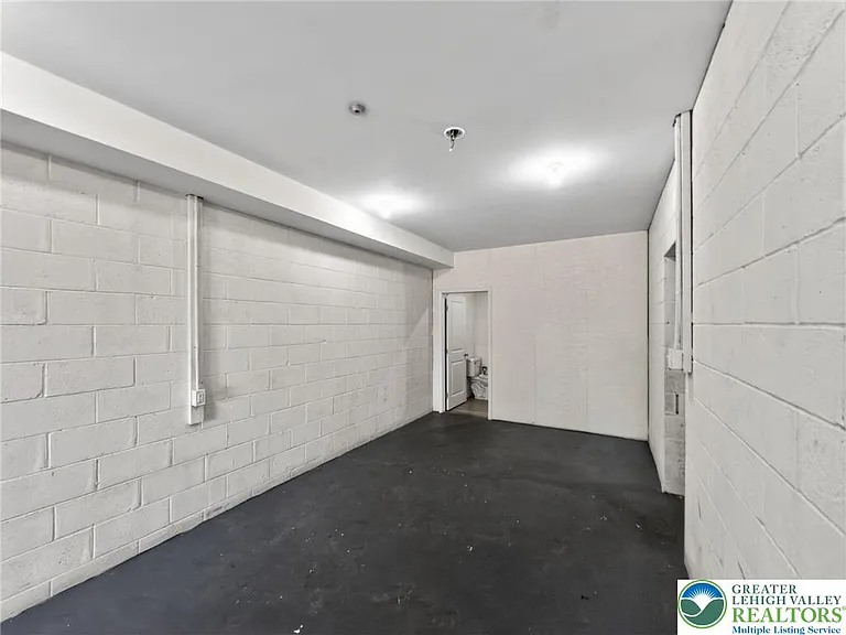 2 Elm St — Photo 25