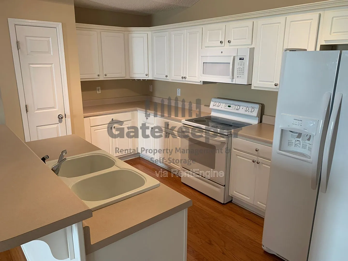 2 bed, 2.0 bath, 1300 sqft, $1,750 — Photo 4