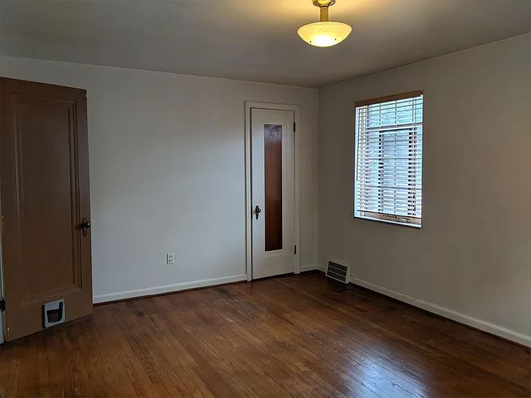 20696 Washtenaw St — Photo 11