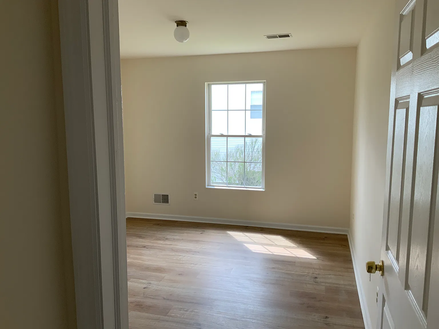 2 bed, 1000 sqft, $2,675 — Photo 3
