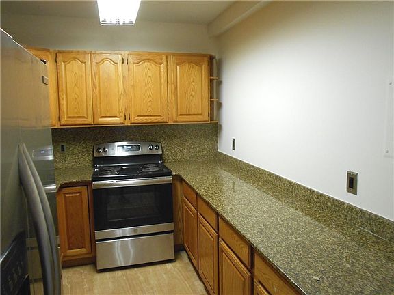4th image of 919 Hillcrest Drive #307