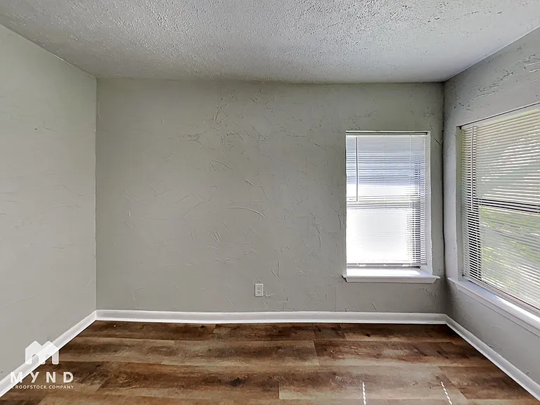 724 Stuckert Dr — Photo 13
