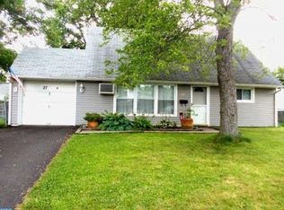 27 Towpath Rd, Levittown, PA 19056