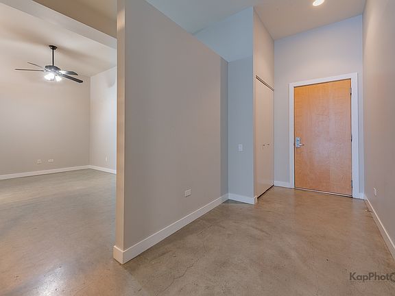 3rd image of 939 W Madison St APT 403