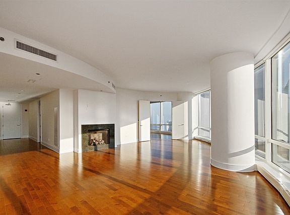 2nd image of 401 N Wabash Ave Unit 46g