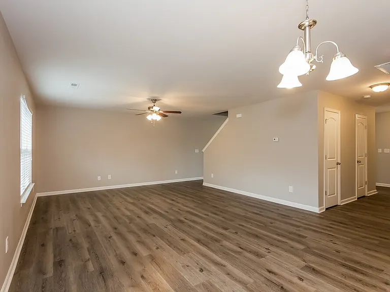 9009 Sharpes Cir — Photo 5
