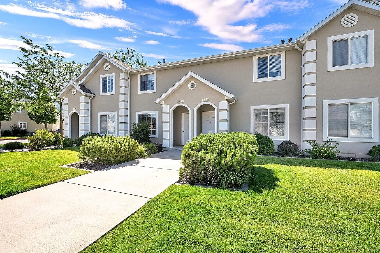 2 bed, 1.5 bath, 1156 sqft, $1,650 — Photo 3