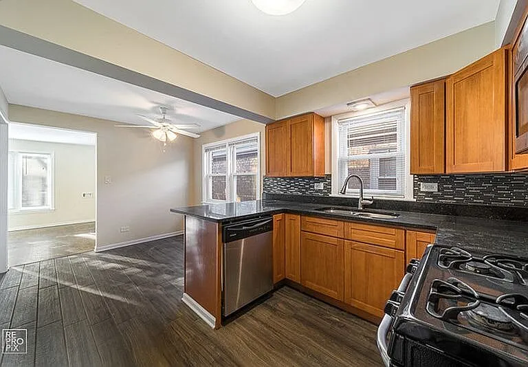 11233 S Whipple St — Photo 2