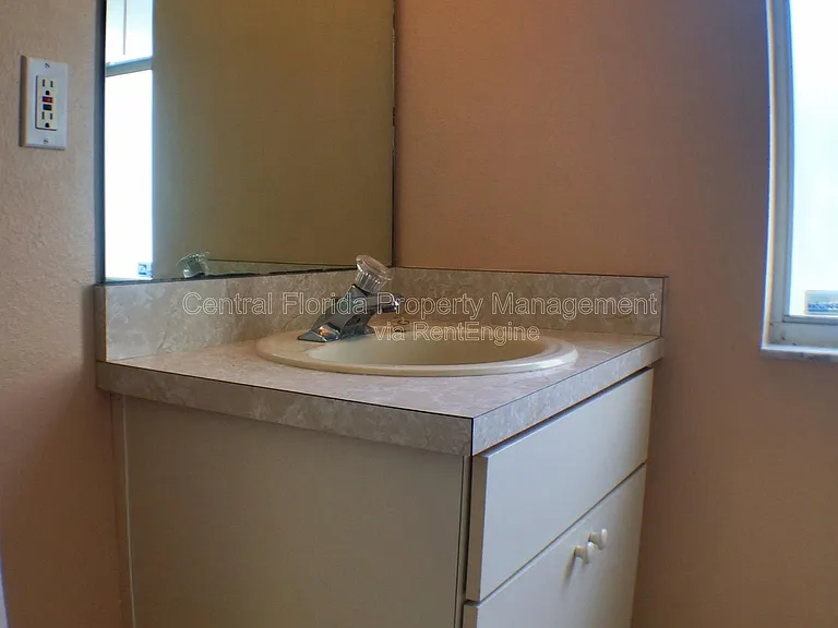 2320 Justin Ave — Photo 6