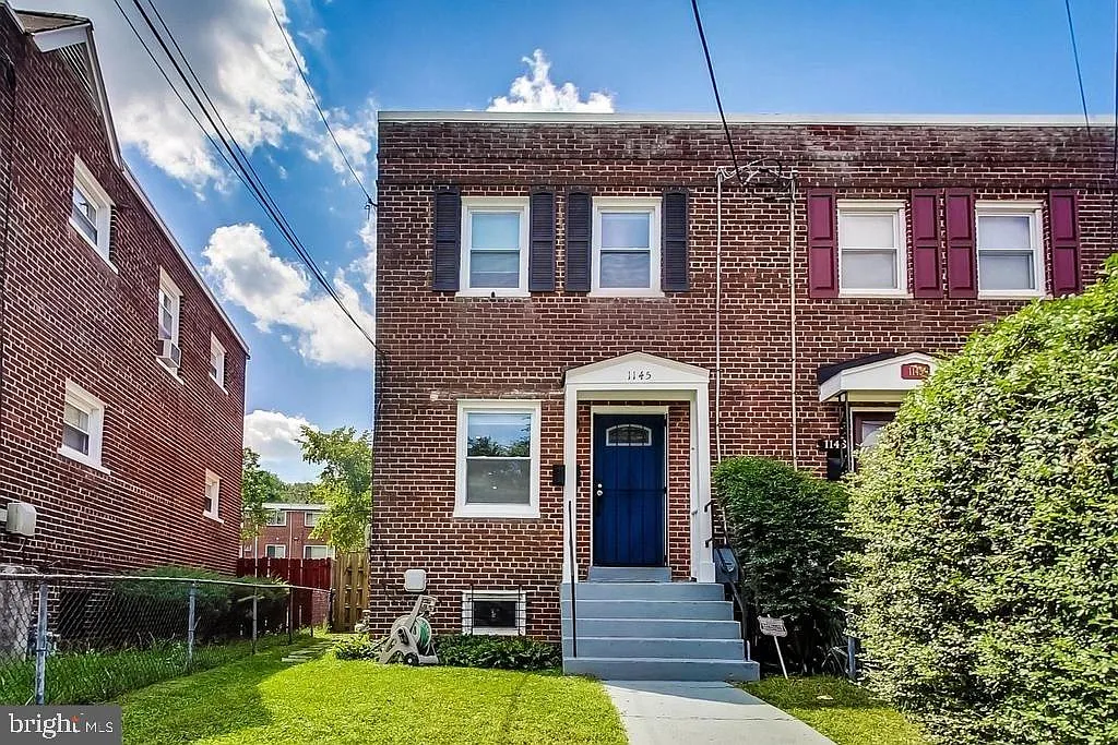 3 bed, 3.0 bath, 1434 sqft, $2,950 — Photo 1