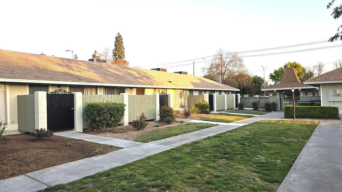 Northbrook Apartments — Photo 3