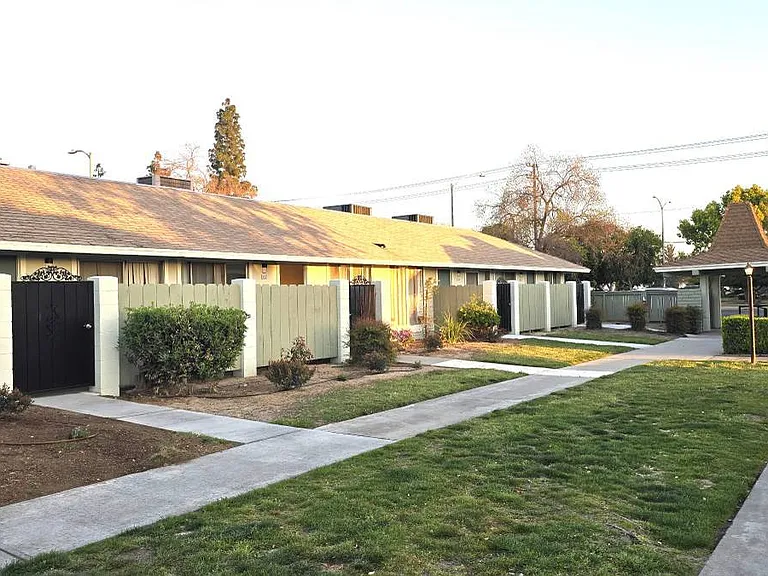 Northbrook Apartments — Photo 3