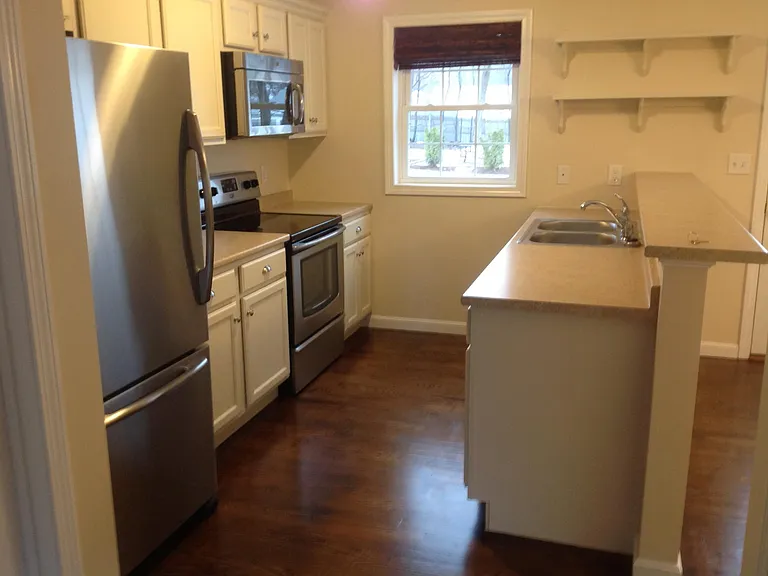 84 Holly St #B — Photo 13