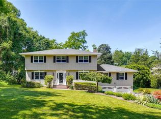 3 Bay Hills Ct, Huntington, NY 11743