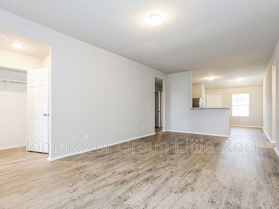 4th image of 1080 Huntington Dr
