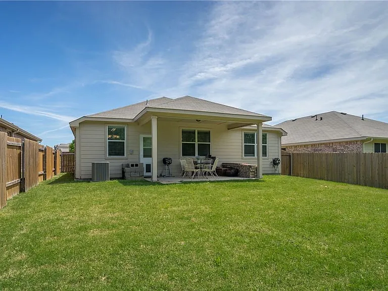 1800 Black Willow Trl — Photo 8