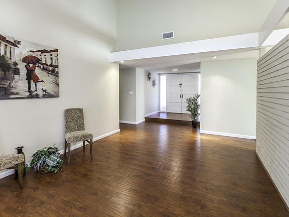 3rd image of 282 El Portal Way